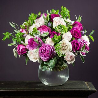 Букет из розовых и белых Пионовидных Роз