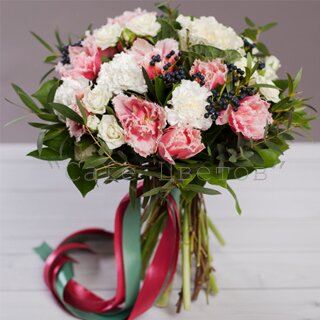 Букет цветов из Гвоздики и Роз